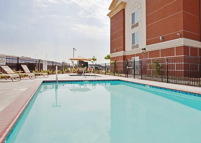 Holiday Inn Express & Suites Dinuba West By Ihg