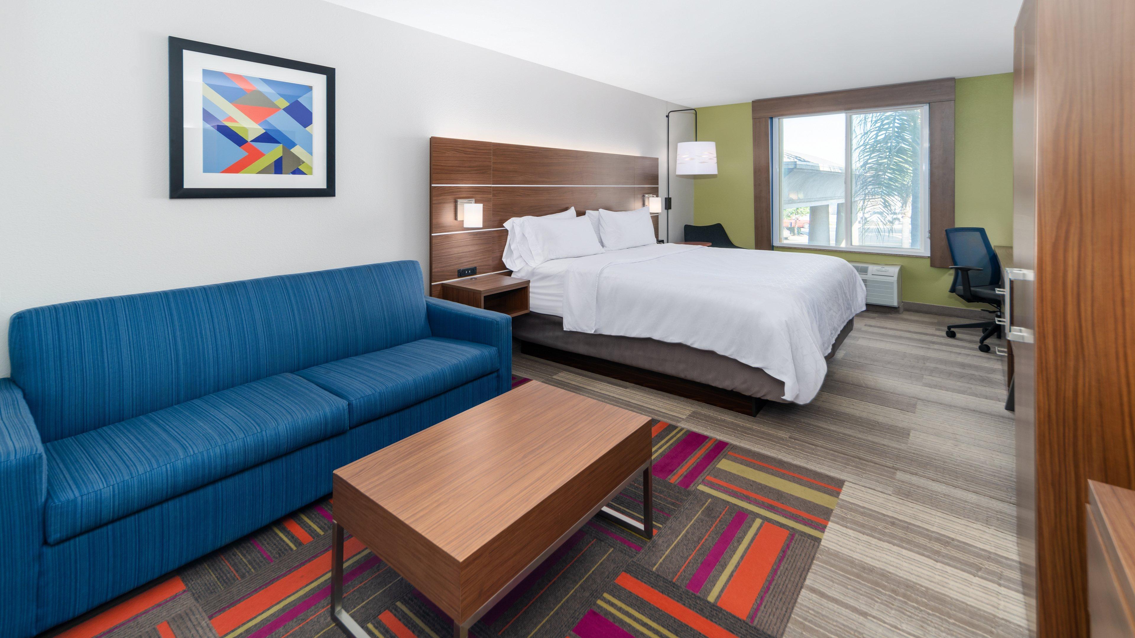 Express & West By Ihg Hotel