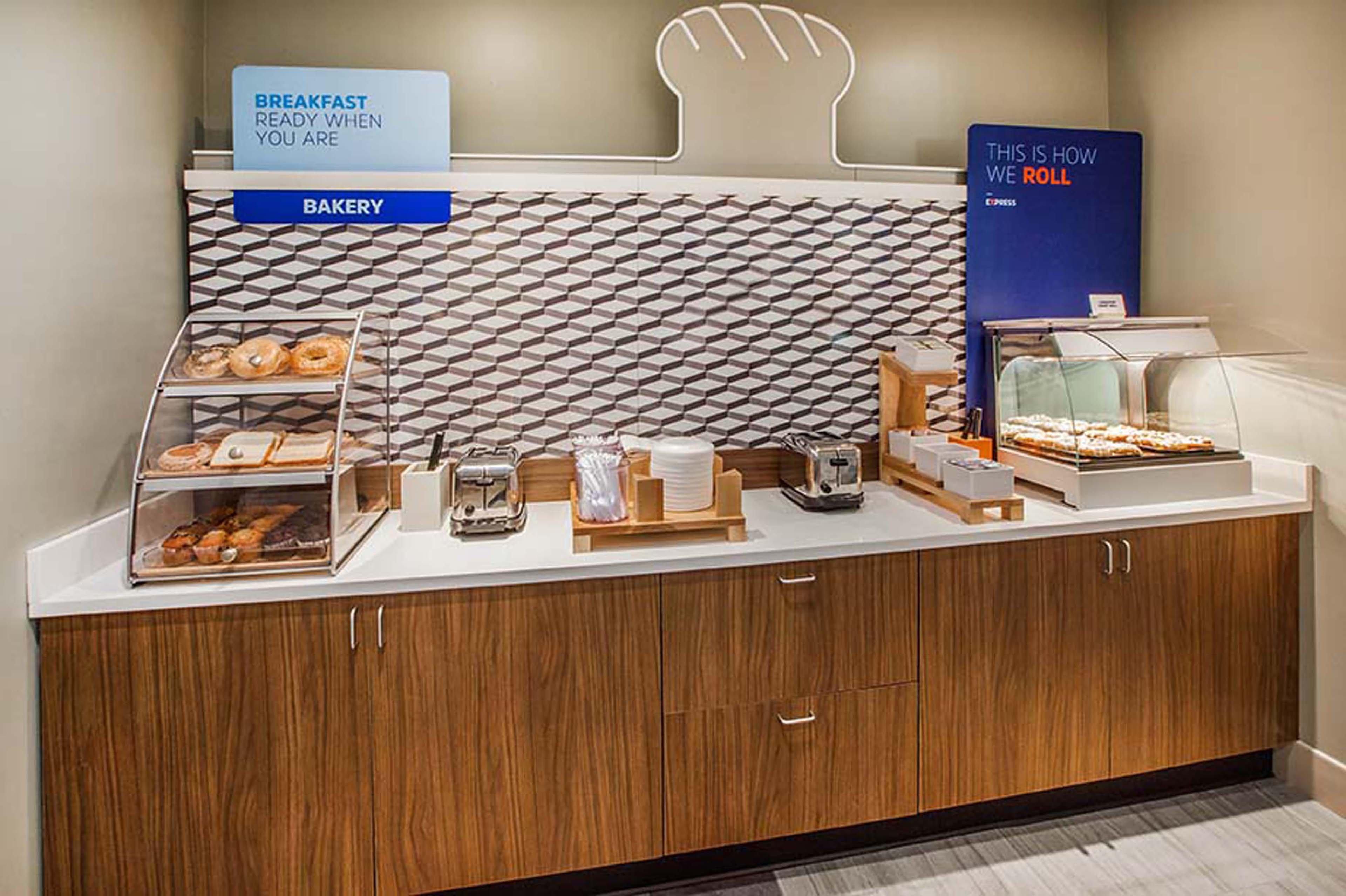 Hotel Express & West By Ihg