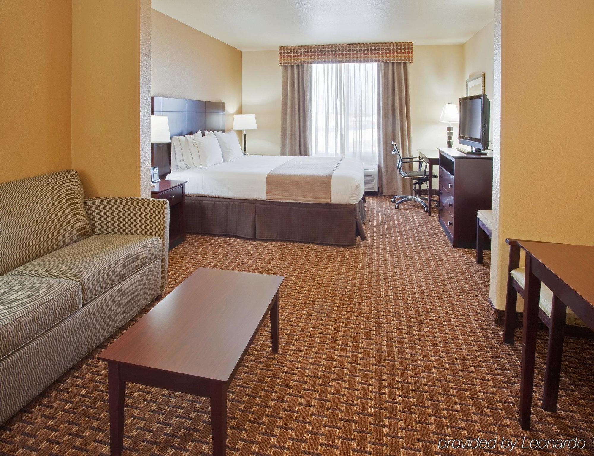 Express & West By Ihg Hotel