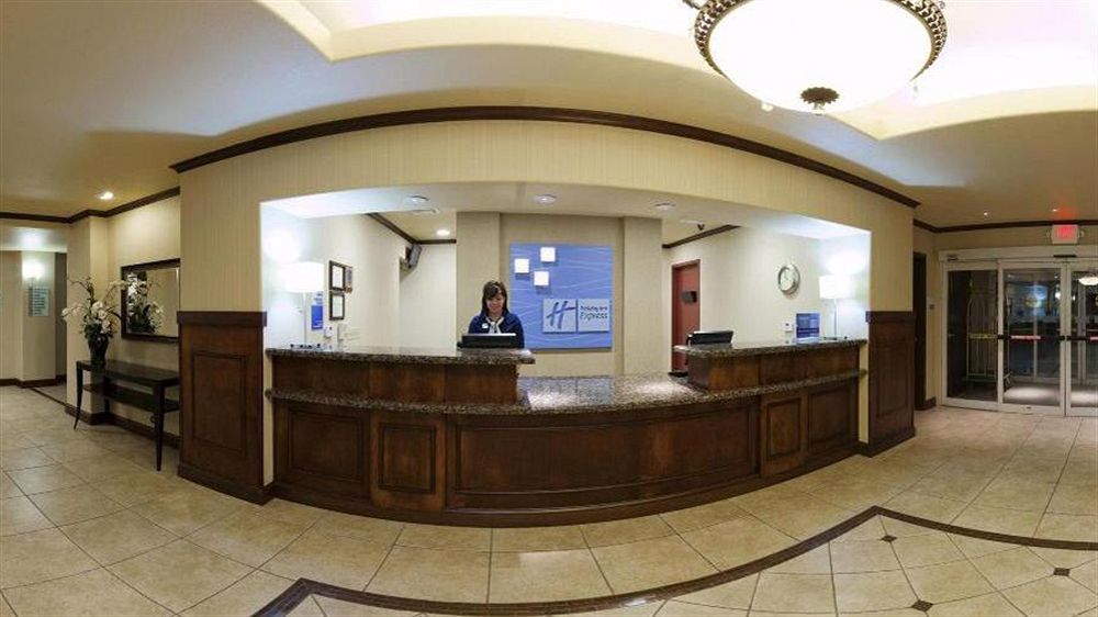 Express & West By Ihg Hotel Dinuba